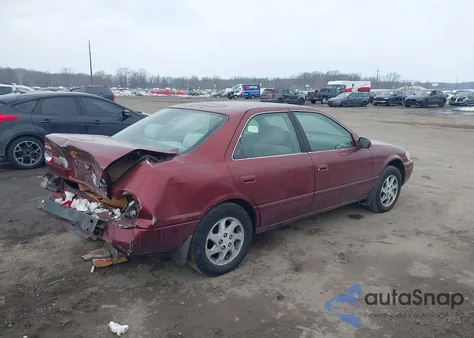 1999 Toyota Camry Le V6 z USA, uszkodzony, nr VIN 4T1BF22K9XU079541